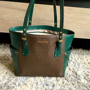 Authentic Michael Kors Leather Voyager Tote